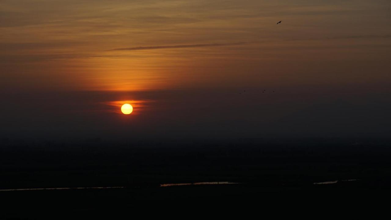 Les Couchers De Soleil A Empuriabrava Bagian luar foto